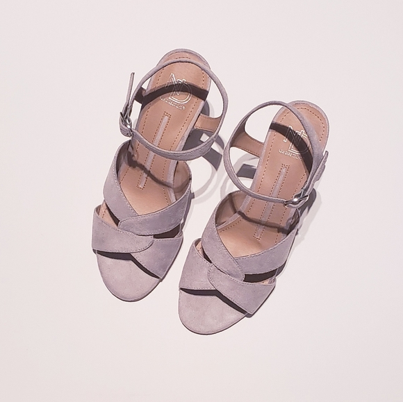 New Directions Gray Snakeskin Block Heel Sandal - Picture 4 of 9